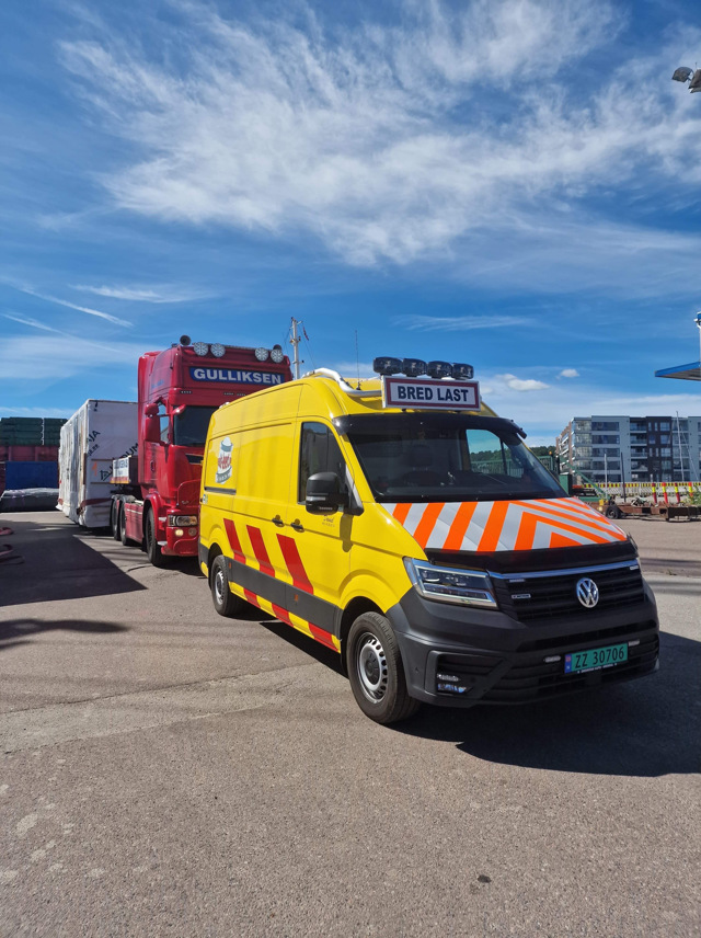 #Raskt-Levert i oppdrag for #FølgebilCentralen. Her ledsager vi Gulliksen - #RasktLevert #følgebil #Følgebil_Vestfold #FølgebilNorge #Varningsbil #VarningsBilSverige #PilotCar #PilotService #PilotNorway #PilotCarNorway #EscortCar #EscortService #Spesialtransport #Specialtransport #HeavyTransport #LangL