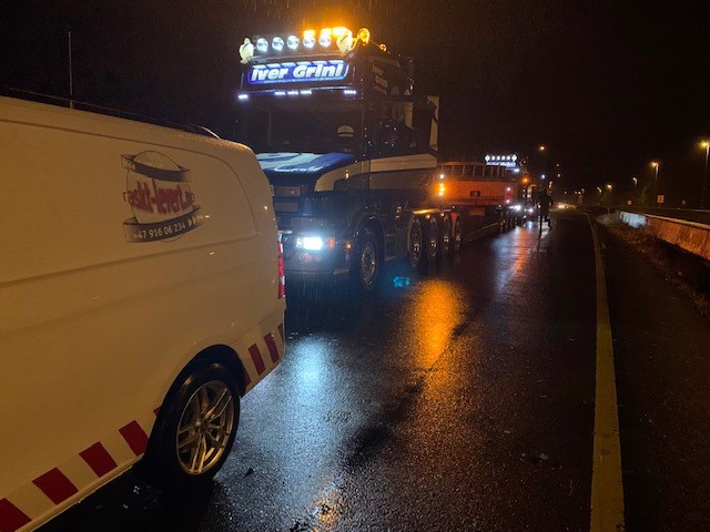 Iver Grini Transport AS og Raskt-Levert AS sørger for sikker transport! - #ivergrinitransport og #rasktlevert sørger for sikker #frakt av denne #bredlast #transporten!