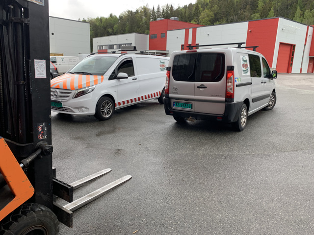Raskt-Levert AS er ALLTID tilgjengelig for våre kunder. Ekspressoppdrag på en lørdag eller søndag er ALDRI noe problem. - #rasktlevert #budbil #varebil #vip_ekspress #ekspress #ekspressbil #expressfrakt #expressdelivery #ekspressnorge #expressnorway #expresseuropa #sikkertransport #miljøfyrtårn #miljofyrtarn #ecolighthouse #eco_lighthouse #fairtransport #magnetjqs #gaselle2021