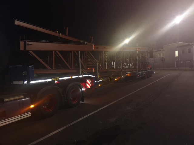 Raskt-Levert følgebil klar for avgang med lang last! - #rasktlevert #følgebil skal ledsage en #spesialtransport med lang last, #miljofyrtarn, #fairtransport